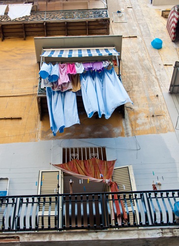 Intimacy under the Wires, Italy, Laundry, Naples, Napoli, laundry project
